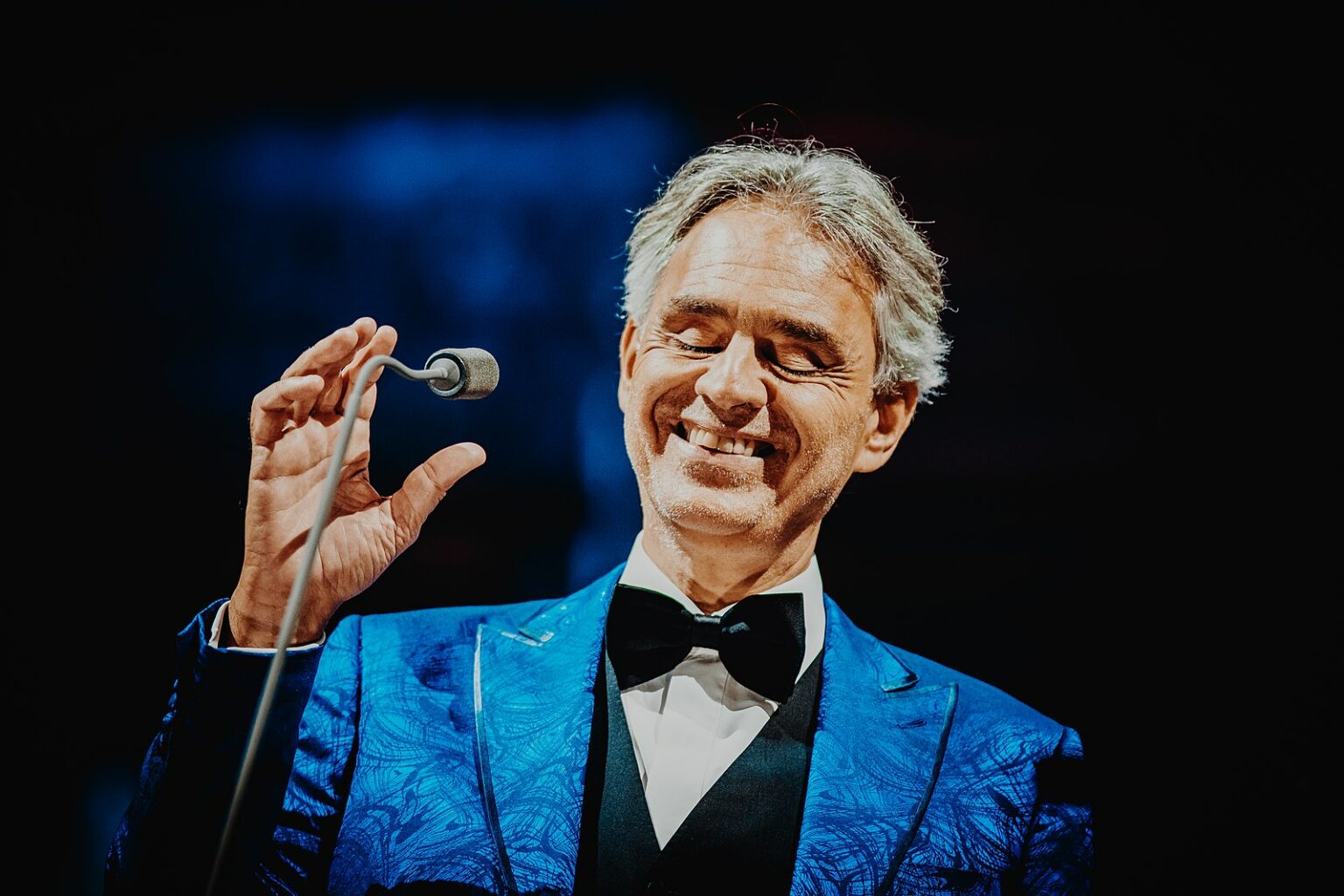 100+ Famous Blind People [A List of Actors, Athletes, Entrepreneurs