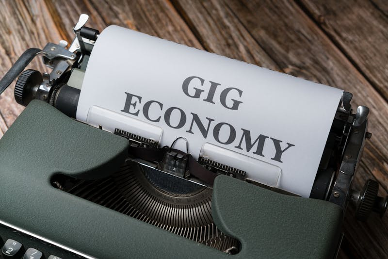 Type writer writing "Gig Economy" (Hiring Gig Workers blog)